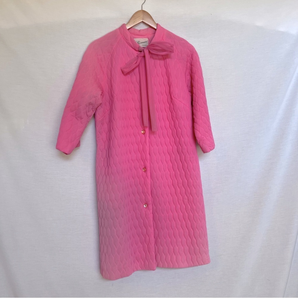 Vintage Lisanne Distinctive Loungewear Pink Quilted Housecoat Coat with Bow